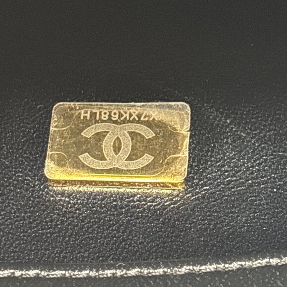 Chanel black quilted lambskin flap bag with top handle & crossbody chain - Picture 8 of 10